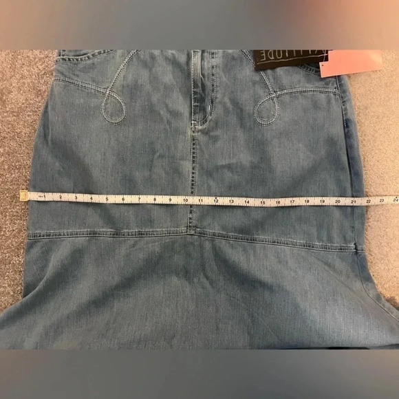 Vintage NWT | Attitudes | Fit and Flare Rhinestone  Denim Skirt | Size 10 [118] - Picture 2 of 12